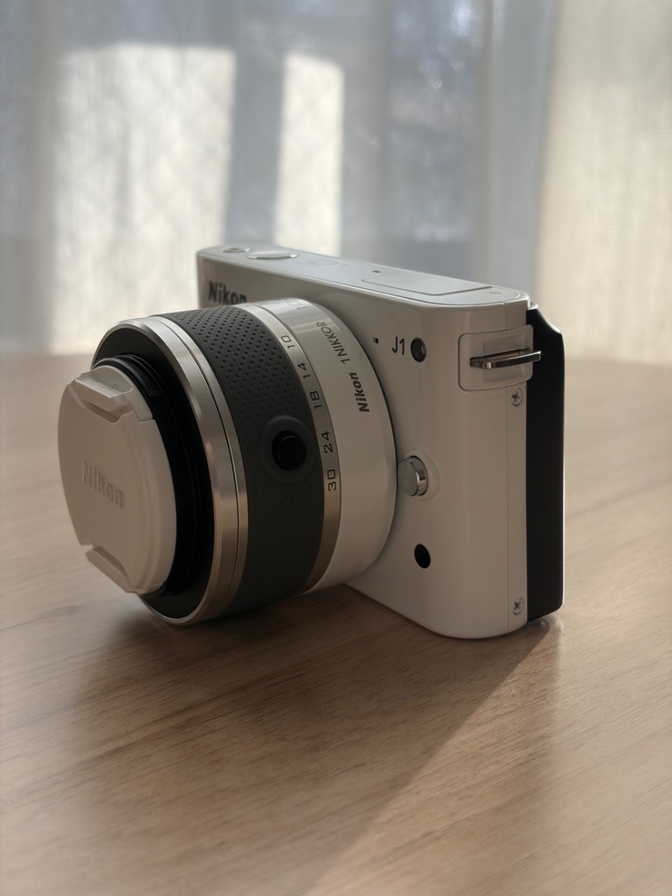 Nikon 1 J1 標準ズームレンズキット ホワイト 元箱 付属品完備