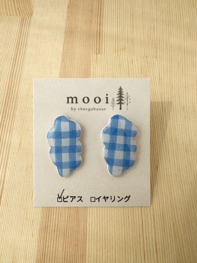【ハンドメイド】チェックのモコモコピアス