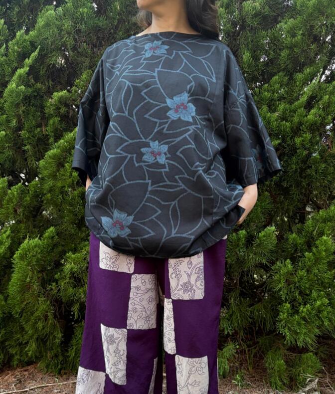 【ハンドメイド1点もの】着物リメイク シルクのTシャツ風トップス｜紬風の花柄 ユニセックス
