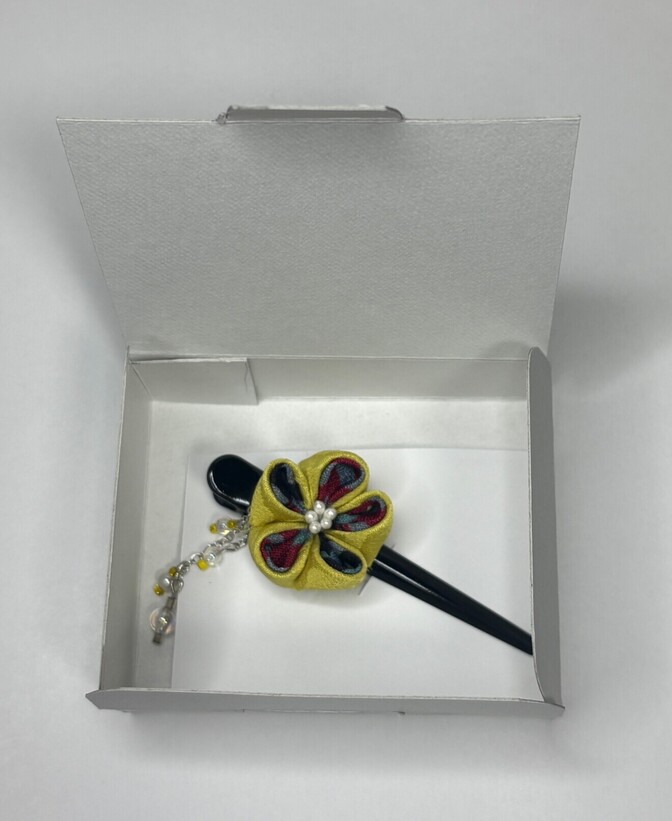 【ハンドメイド1点もの】着物シルクのつまみ細工ヘアクリップ｜黄色の花｜七五三・成人式・お正月に