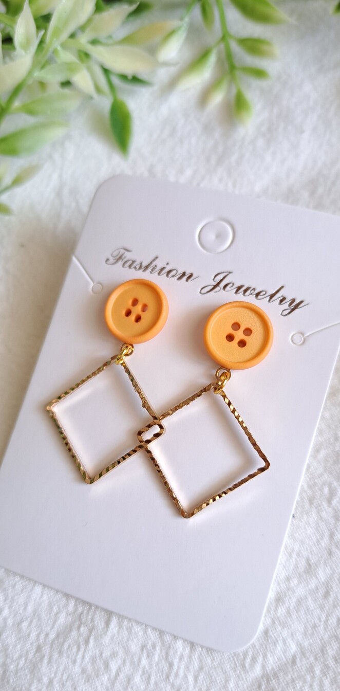 訳あり!値下げ! ✨ボタン✨ピアス 可愛らしさ 再販なし!の1点モノです😊