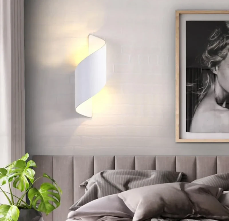 Modern White Wall Lamp