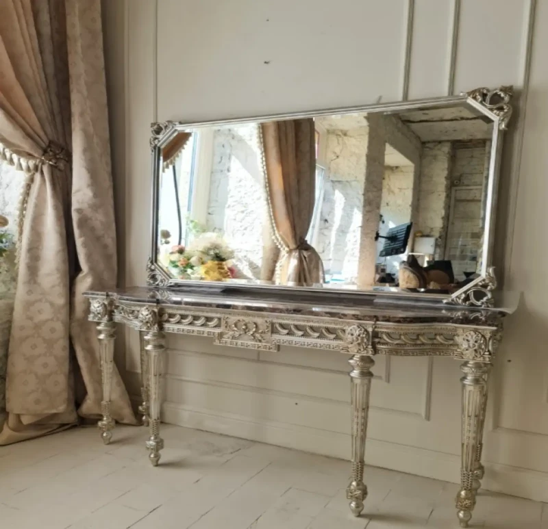 Classic Console With Mirror