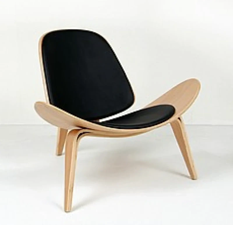 Shell Easy Chair | Light Wood & Black
