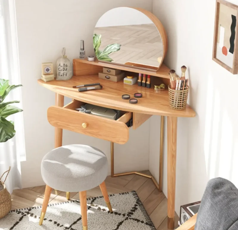 Modern Corner Hairstyle | Wooden