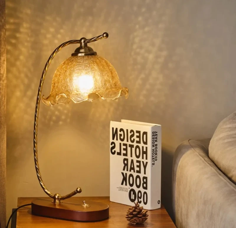 Wooden lamp 1 golden bulb