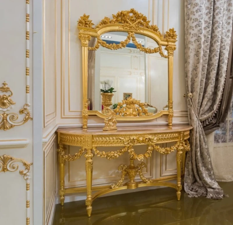 Luxury Louis Console | Gold
