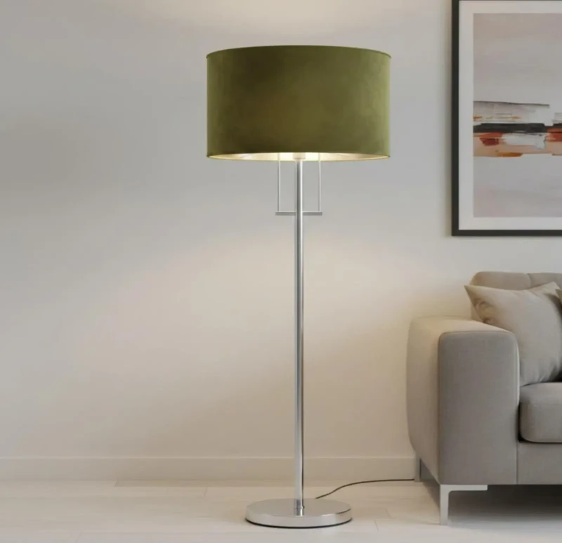 Modern oil lamp with metal stand