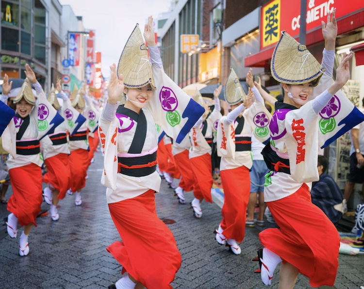 謝琪薏kiwi專欄 日本人最想去的夏日祭典 戰後落寞小鎮 偷學 別人的舞蹈 60年後反吸引百萬遊客 東京高圓寺阿波舞 上