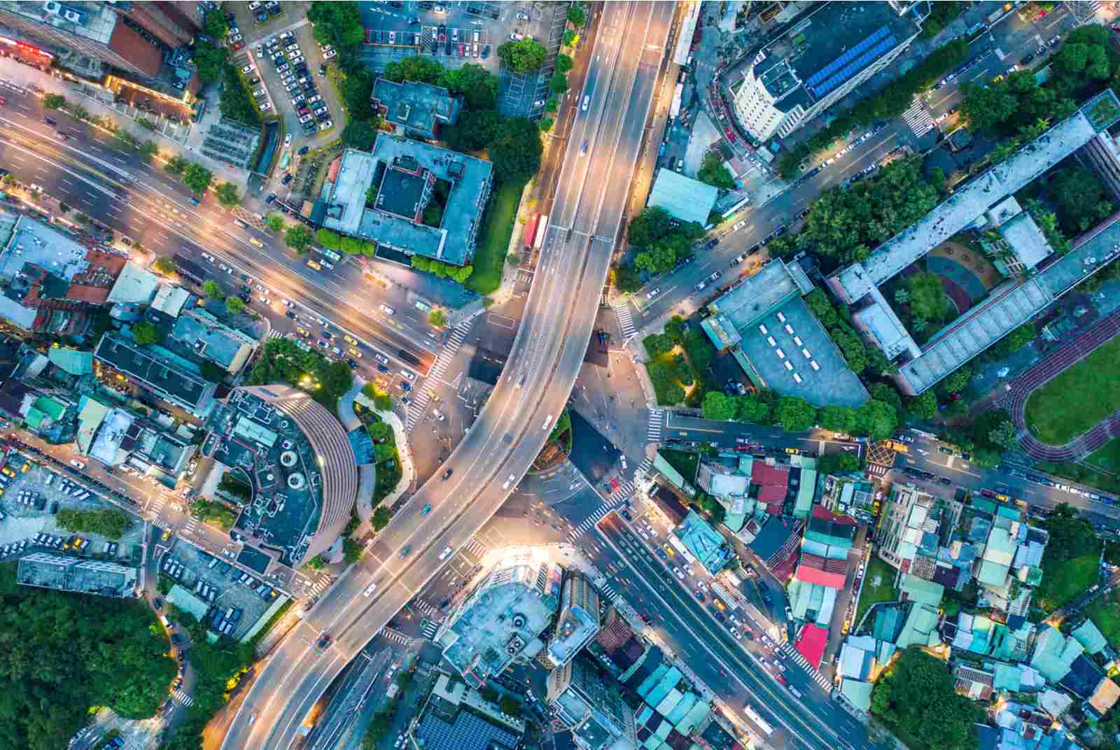 智慧交通如何改善城市問題，但也帶來了科技隱憂。