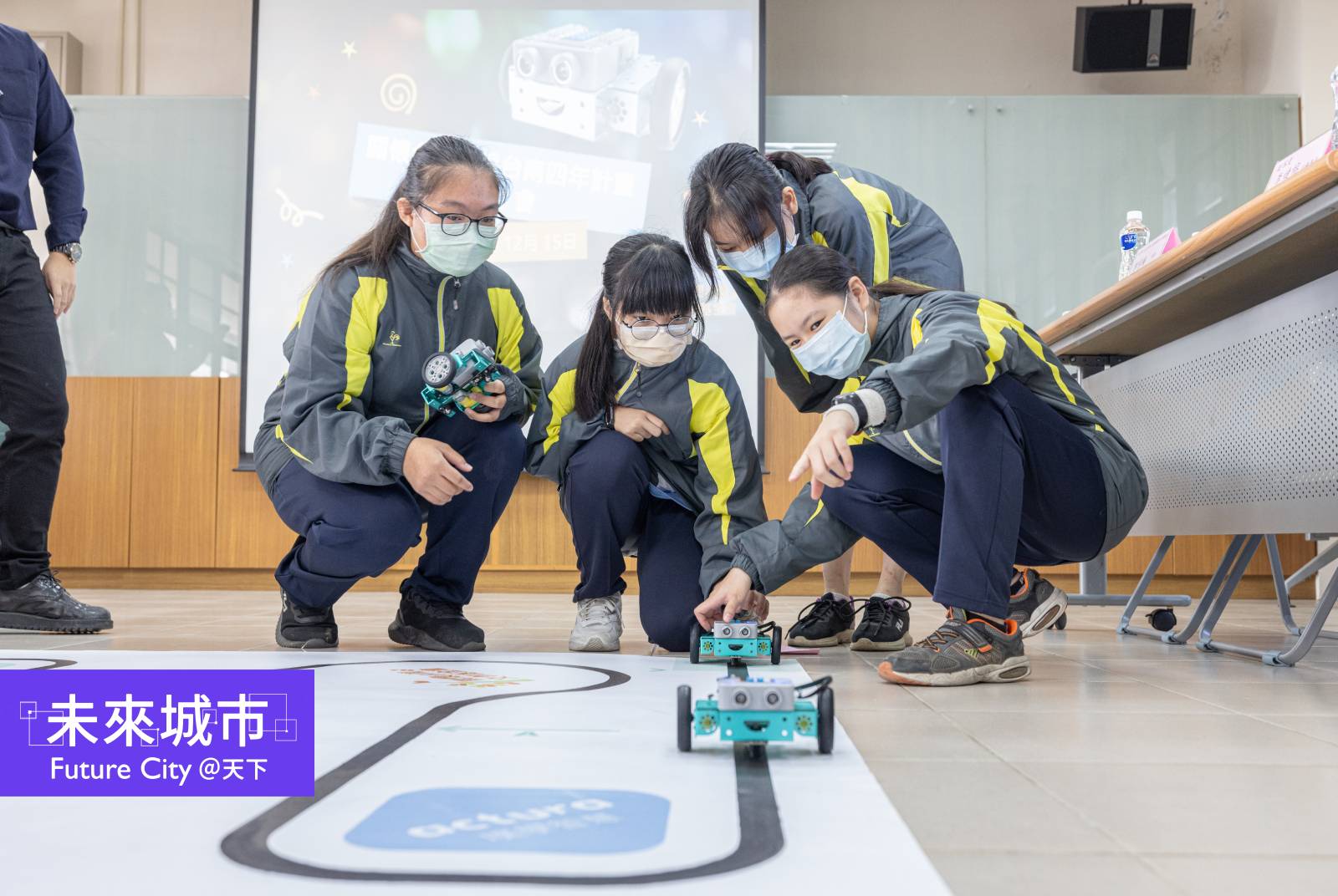 台南市改善教材、硬體與師資等三大重點，普及化推廣程式教育。