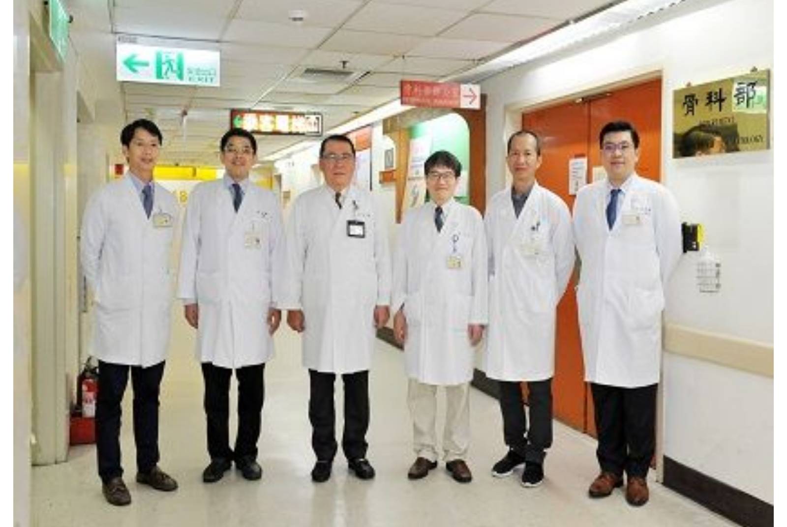 完整專業的跨領域醫療團隊,從手術、復健到心理支持,致力脊椎側彎的全方位照顧,手術品質及照護全球第一