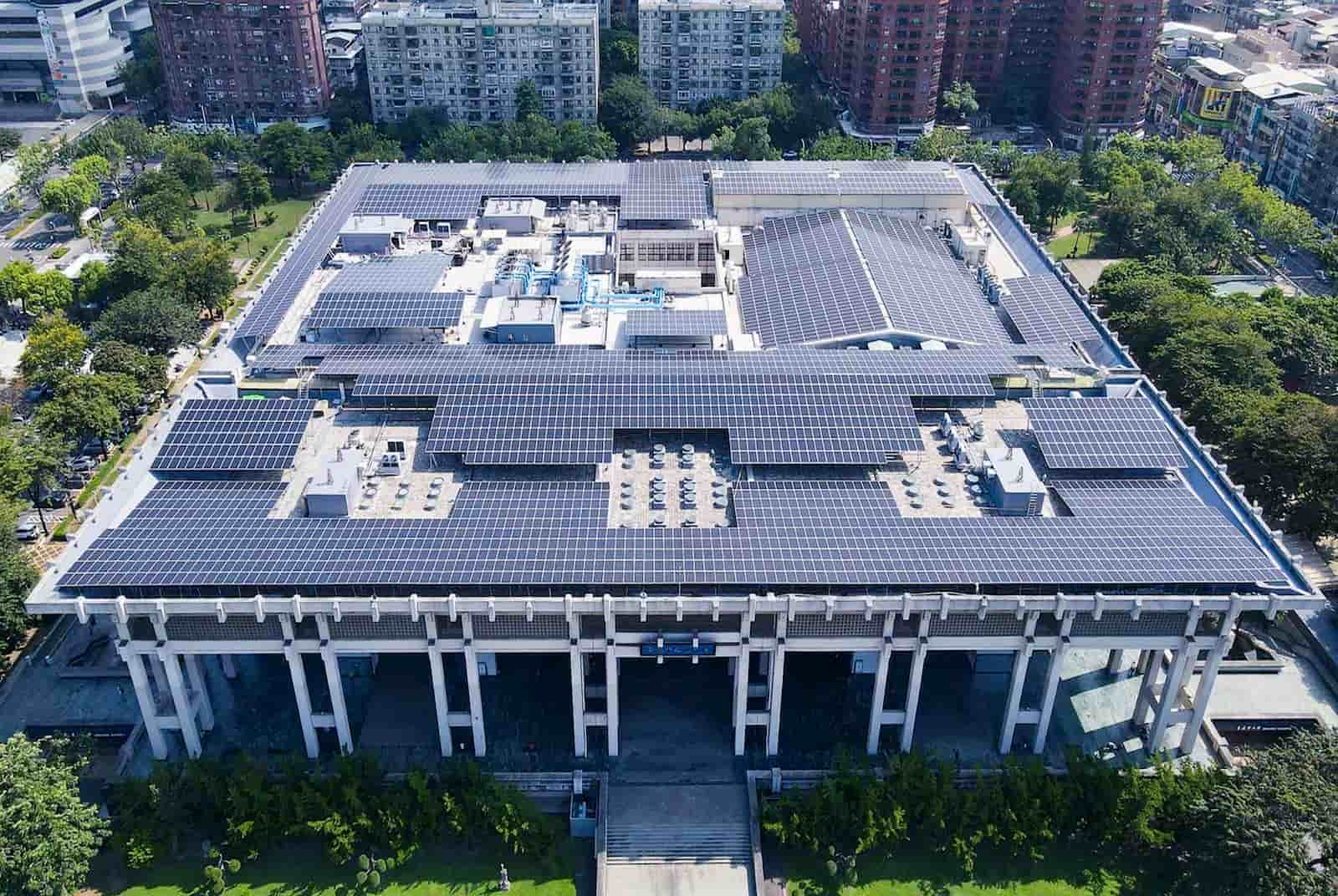 高雄市111年太陽光電備案數全國第一，設置量達659MW超越目標值1.46倍。