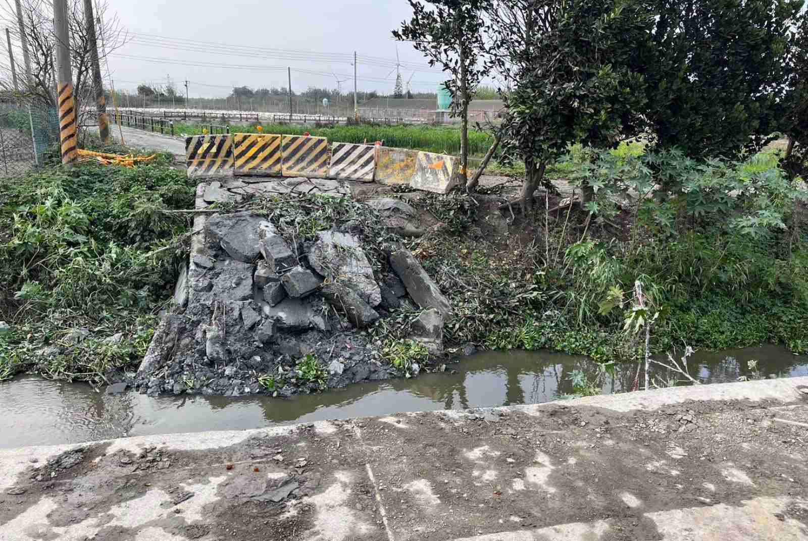 雲林縣麥寮鄉橋頭村編號N37號橋，於今年三月斷裂坍塌。