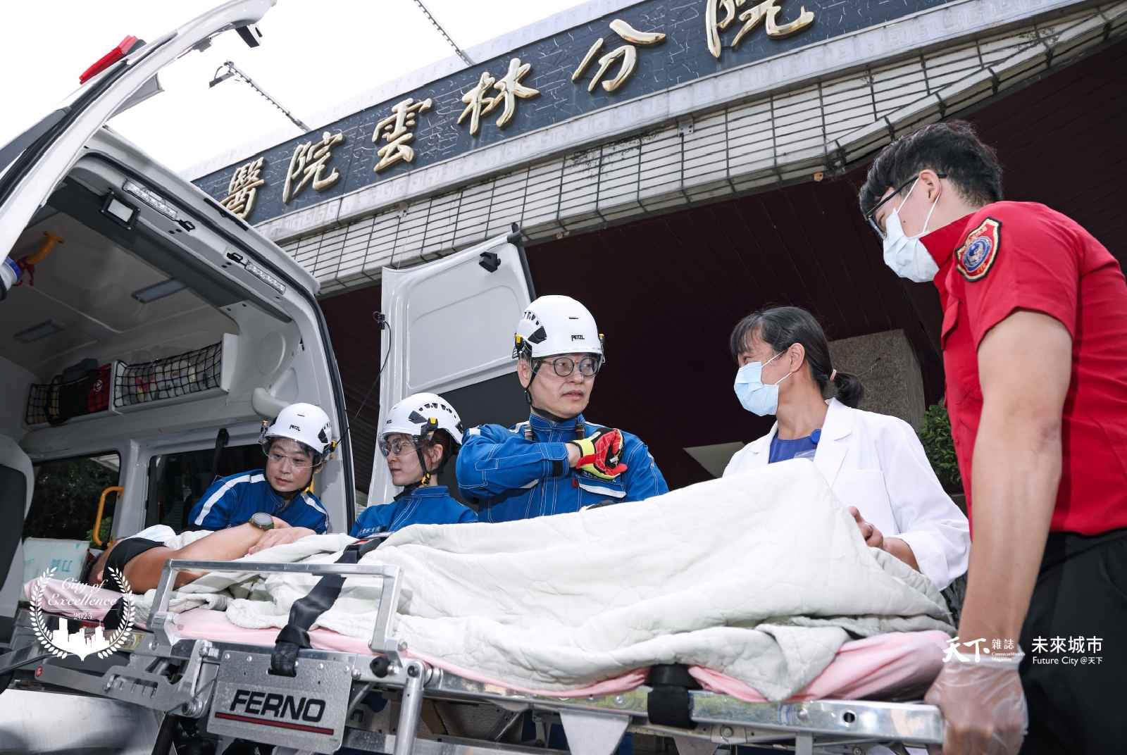 雲林縣消防局與台大雲林分院聯手救更多生命，救護車裝上入院前超音波、十二導程心電圖，有如配上倚天劍和屠龍刀。