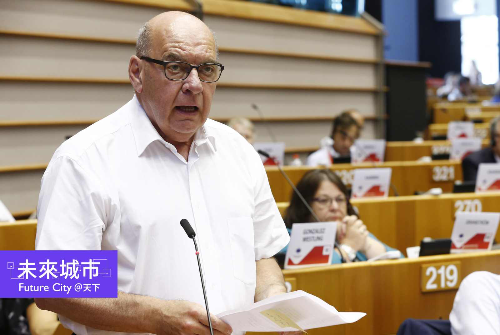 比利時市長特蒙特｜72%支持無車！新市長：讓車回市區？該穿防彈背心的是我