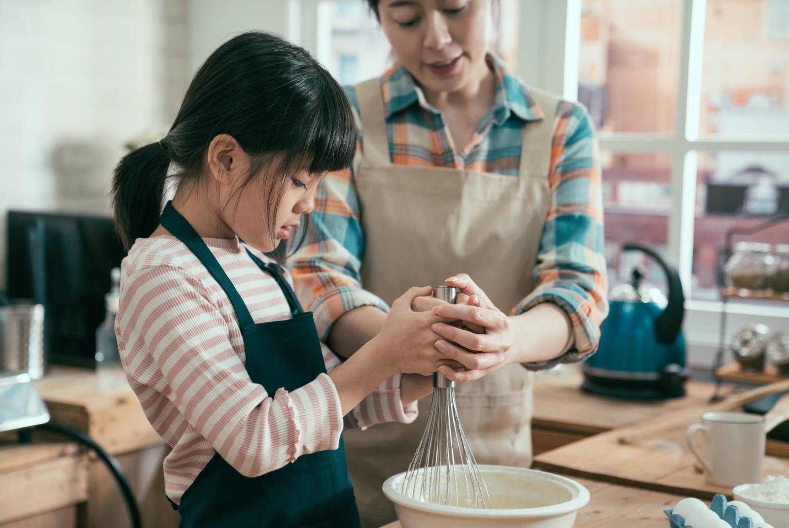 一開始是討論「喜歡跟不喜歡的食物」，接著分辨食物裡的什麼東西讓他們喜歡、不喜歡？什麼樣的食材帶來什麼樣的感受？