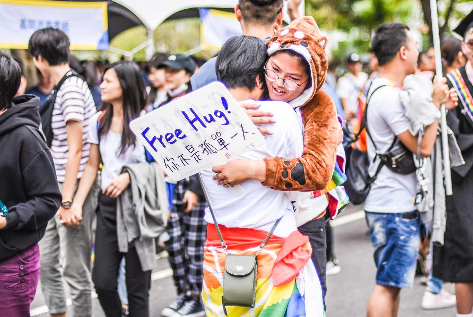 在不同的城市裡，同志面臨到的反同聲浪與壓力大有不同。