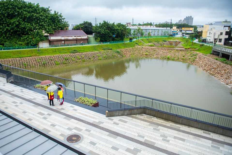 埤塘整治後發揮舊有實力，成為能改善城市水患的滯洪池。圖片來源：鄭文燦臉書