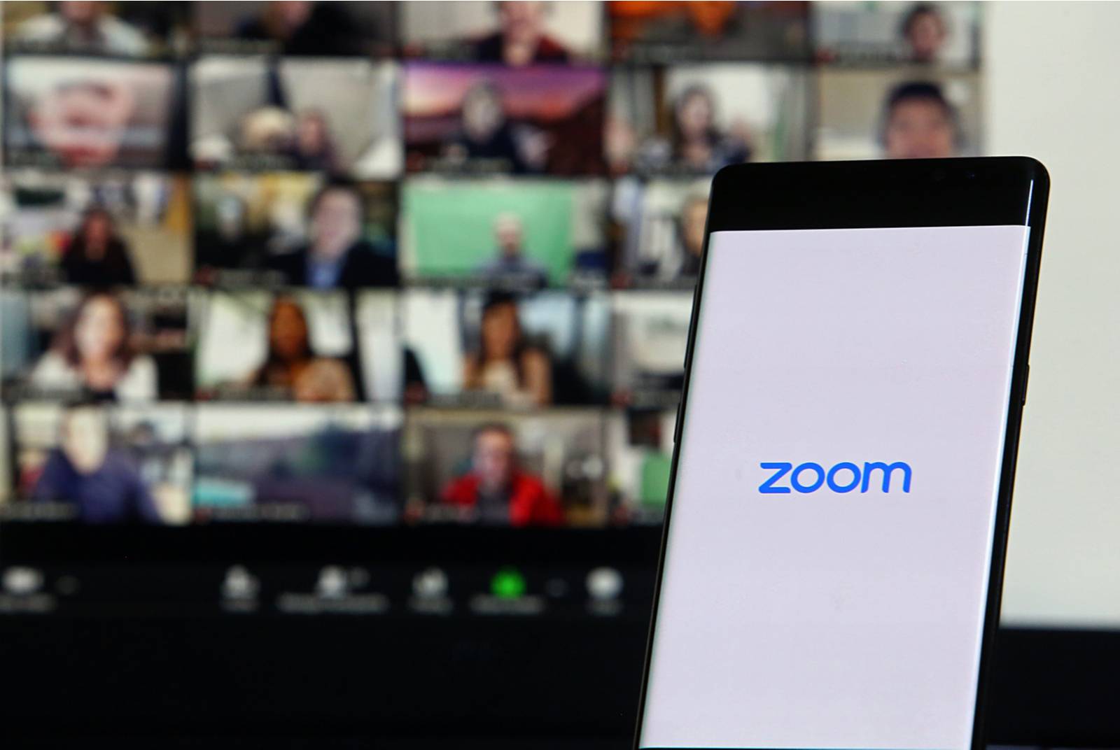 自從Zoom被爆出具有資安漏洞，教育部呼籲學校禁用Zoom軟體。