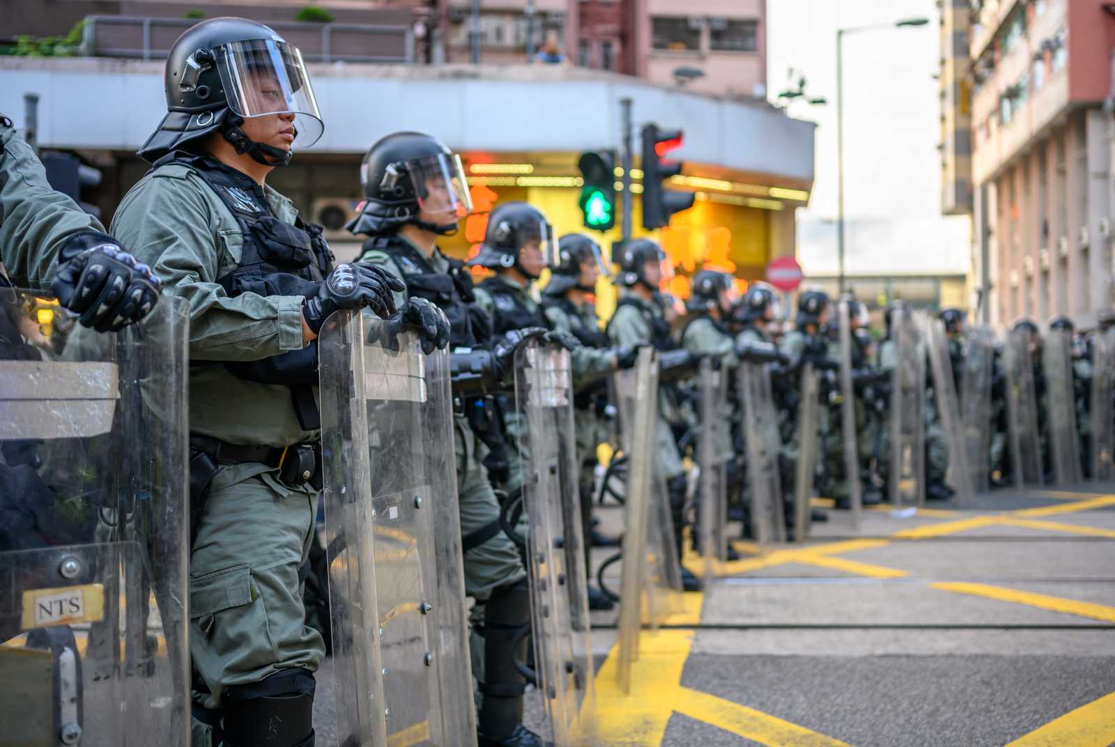 微軟的NTLM（驗證通訊協定）如2019年的香港警察，你與它不是相互透明，而是你必須對它表明身份，但它不會對你表明身份。