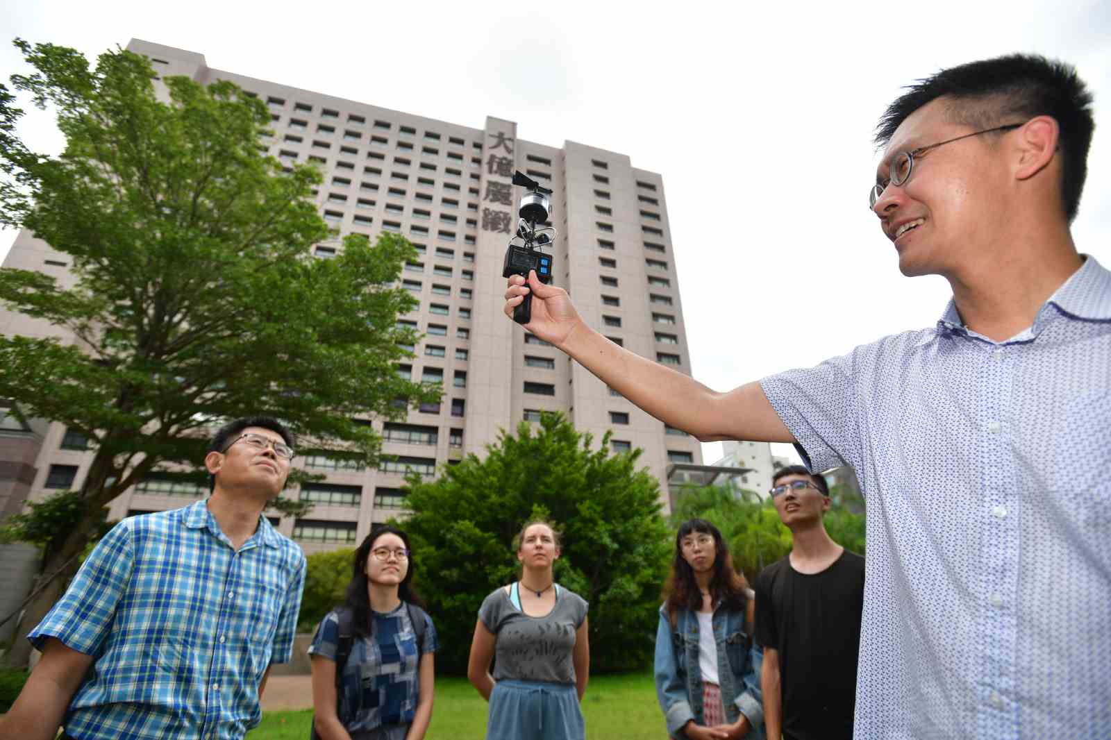 成大教授林子平發現，城市裡的風經常會被巨型建築物阻擋，是造成悶熱的原因之一。