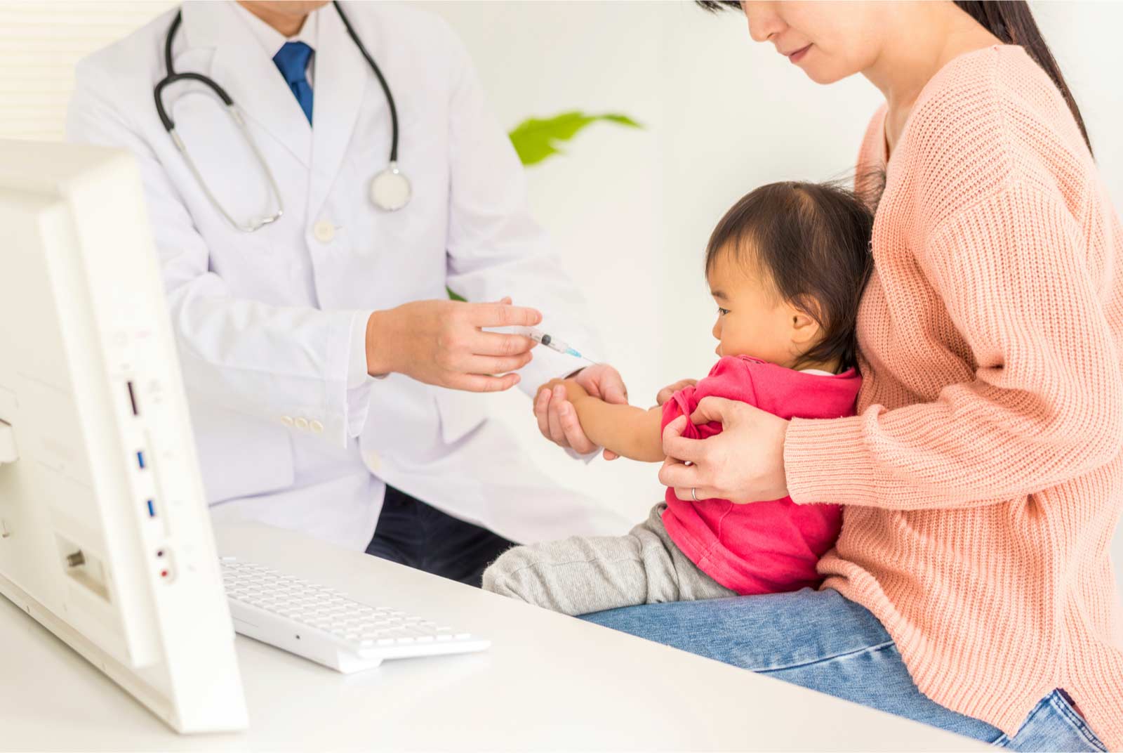 每年到了流感來臨的季節，許多家長會帶著孩子到醫院施打疫苗。