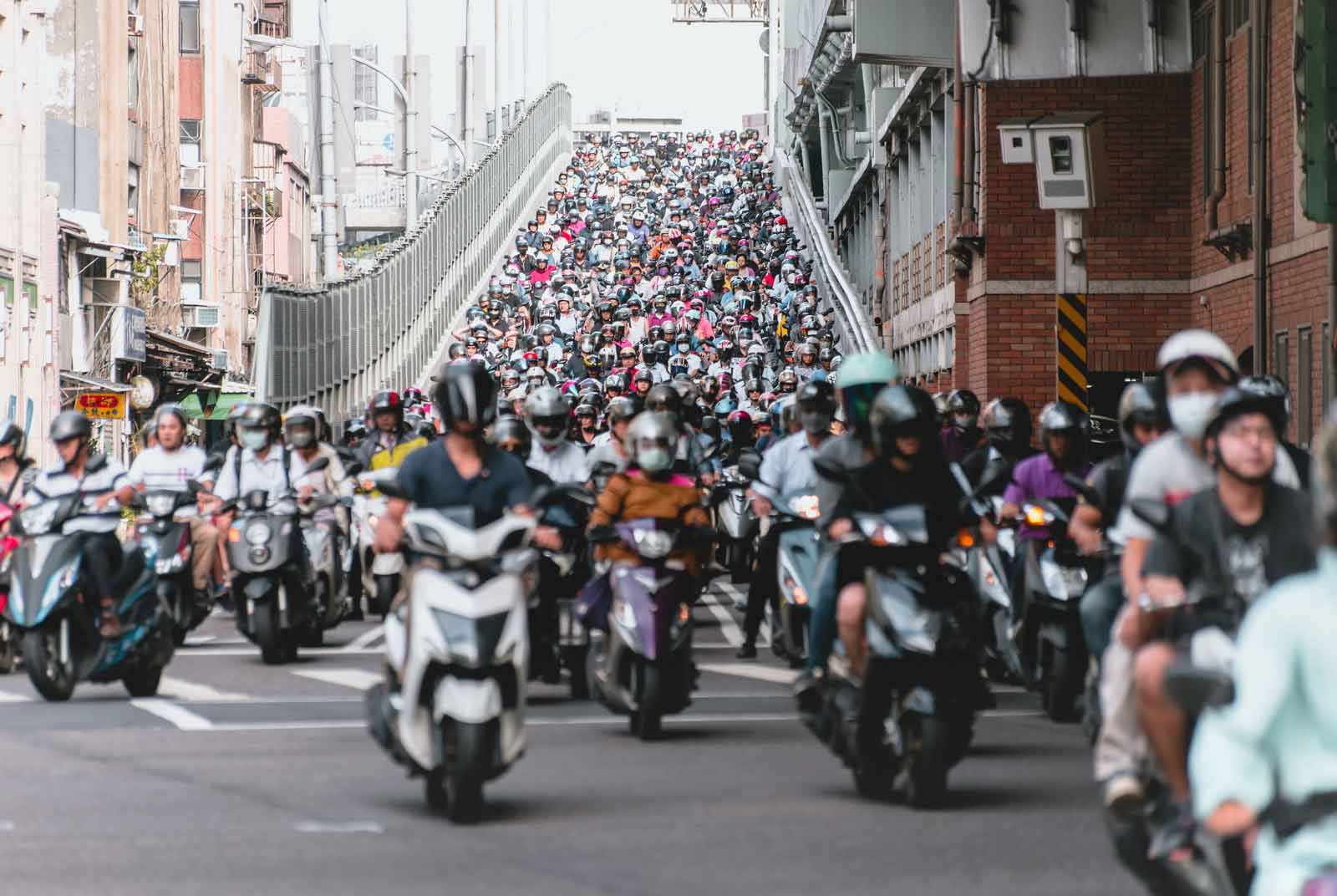 上下班時間過於壅擠的車潮是多數台北市民認為需要關注的問題。