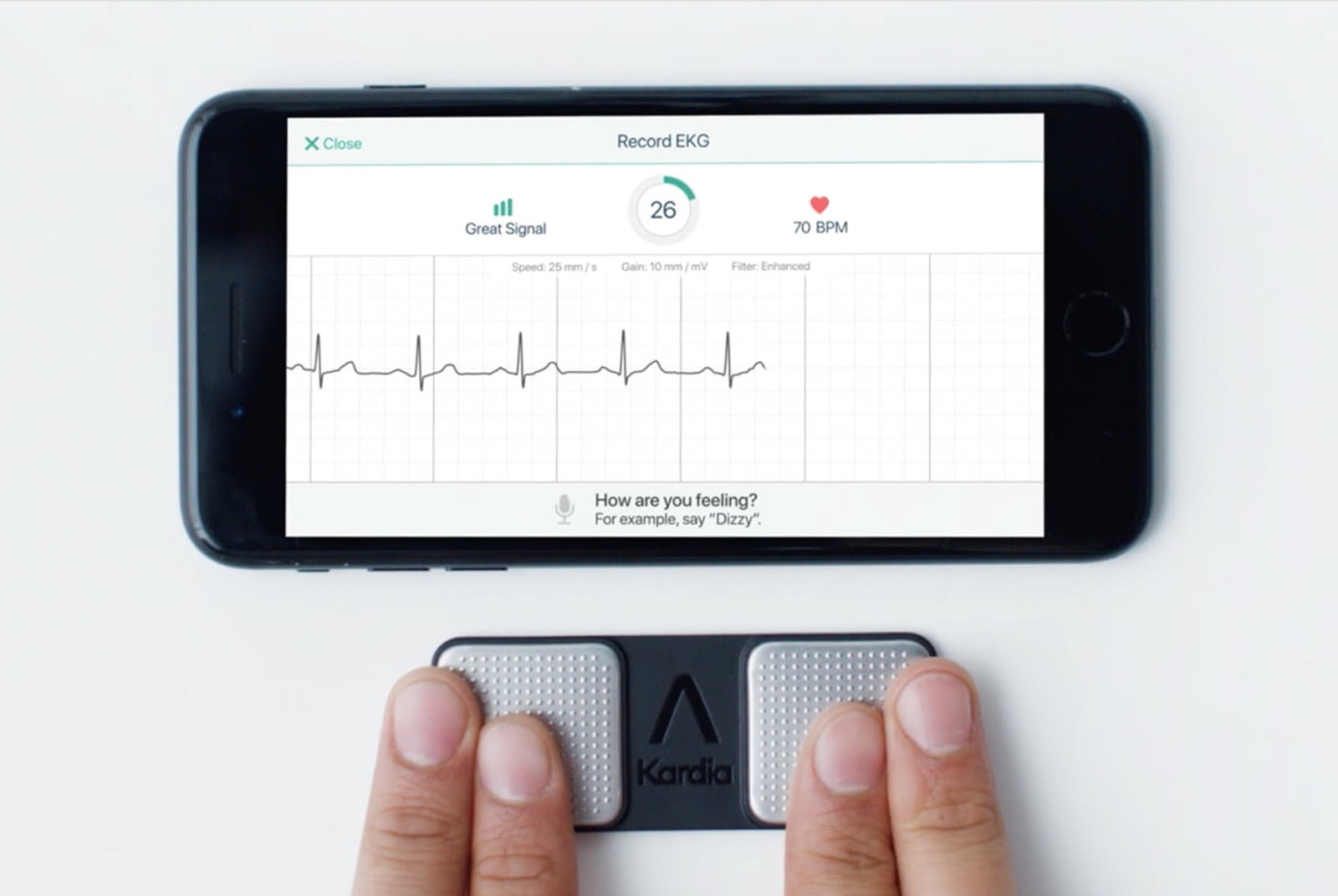 AliveCor開發的心電圖設備能讓使用者快速得到檢測數據。圖片來源：截自AliveCor官網