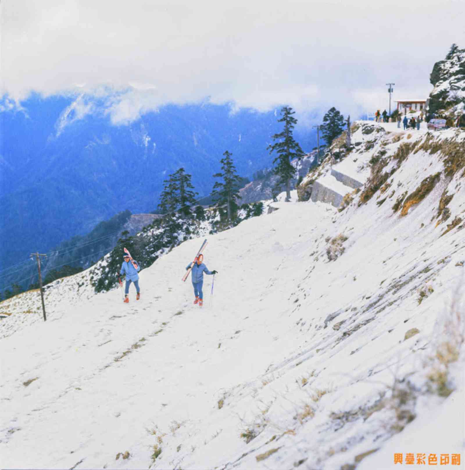 1975年，合歡山松雪樓一代的雪景。圖片來源：興台彩色印刷 創辦人陳耿彬拍攝