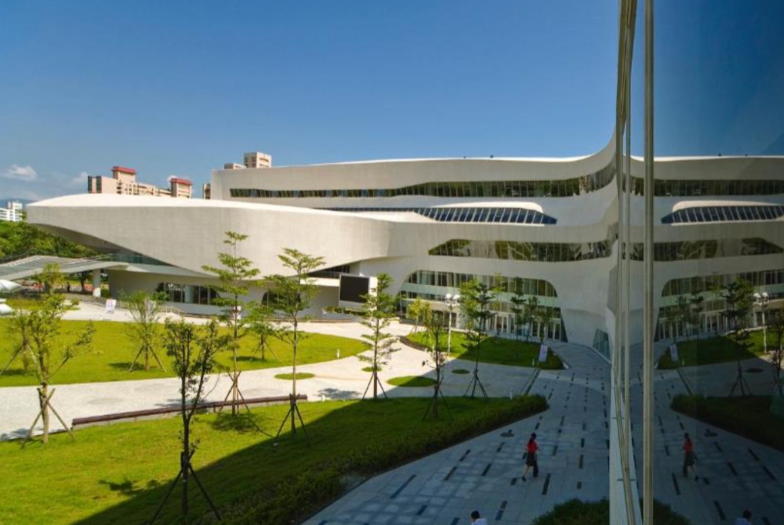 桃園圖書館新總館-城市規劃-公共空間-共享空間-建築-高齡友善-減碳-淨零-永續