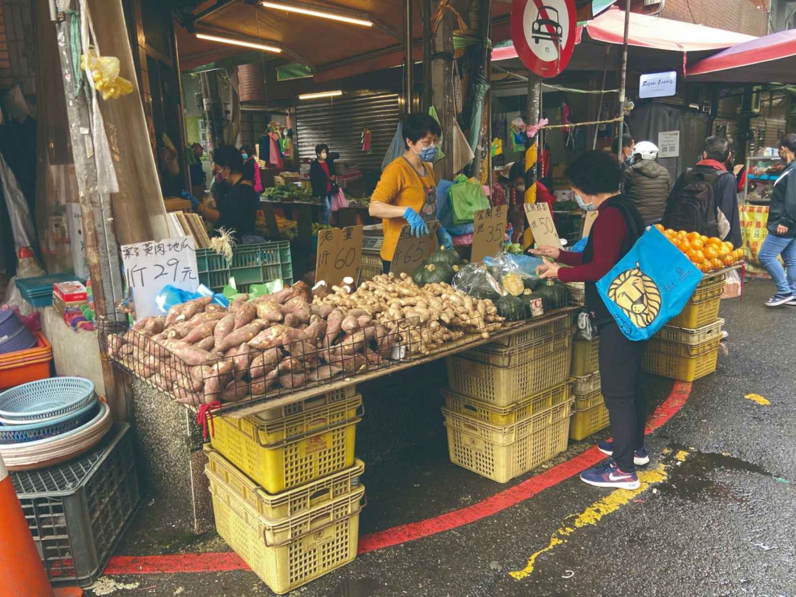 塑膠菜籃-陳列-攤販-傳統市場-台灣-城市規劃-城市治理-都市發展