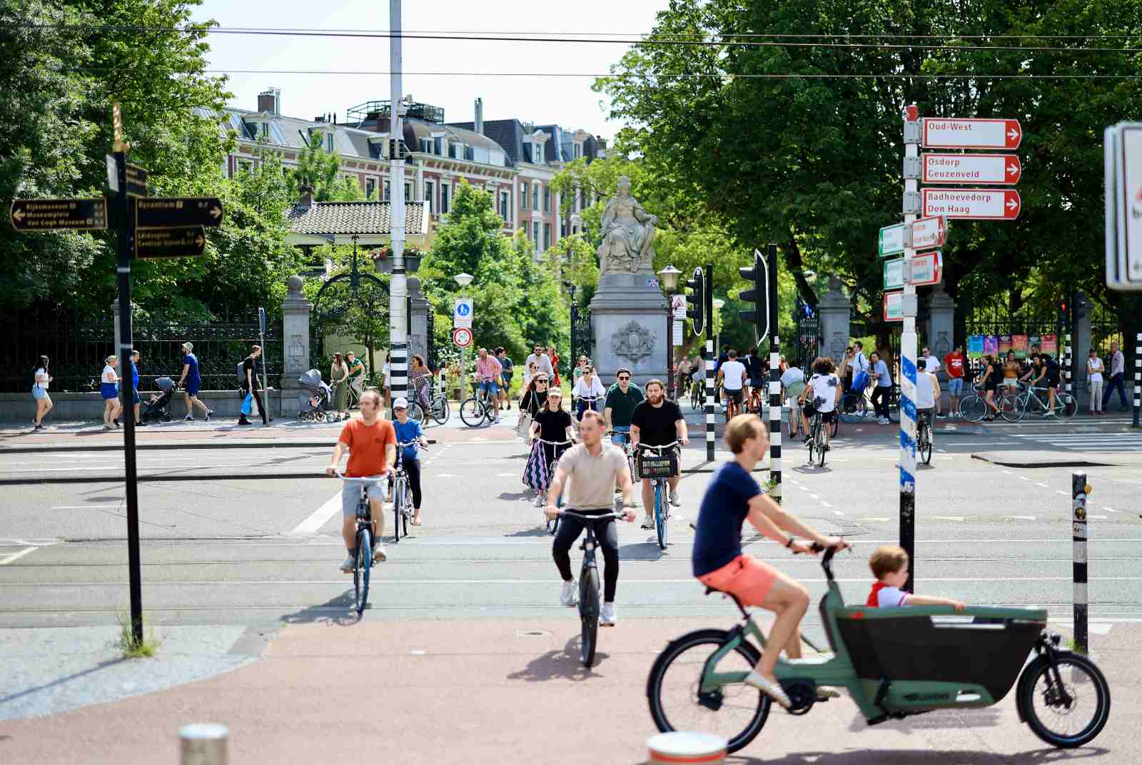 自行車道-人本城市-零死亡願景-荷蘭-行人專區-城市規劃-台灣是個行人地獄-Netherlands-行人地獄-行人路權-自行車城市-阿姆斯特丹-Amsterdam