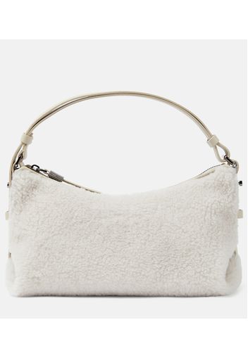 Schultertasche aus Faux Shearling