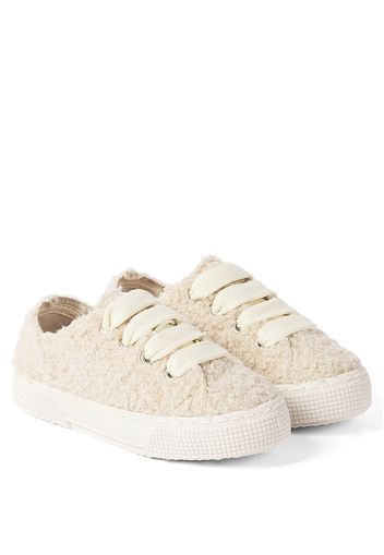 Sneakers aus Faux Shearling