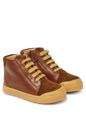 Sneakers aus Leder und Veloursleder