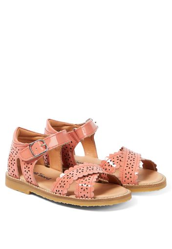 Sandalen Crossover Scallop Flower aus Lackleder