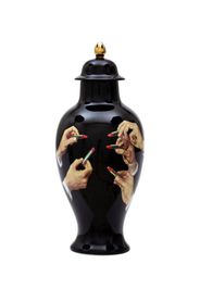 Schwarze Vase „lipsticks“