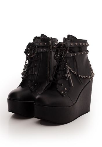 Demonia - Wedge Boot Straps, Studs, Assorted Charms & Chain Black - Stiefel