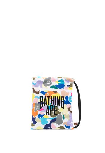 A BATHING APE® logo-print abstract-print clutch bag - Mehrfarbig