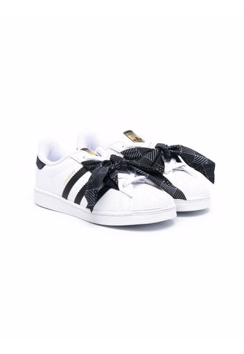 adidas Kids Superstar Sneakers mit Schleife - Weiß