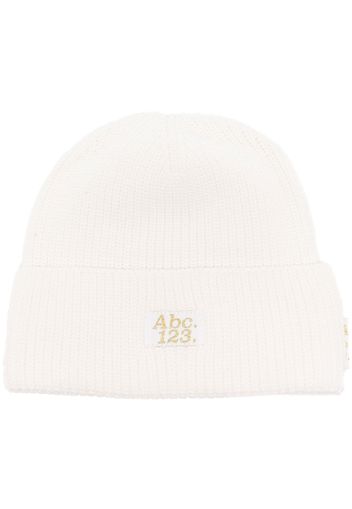 Advisory Board Crystals ribbed-knit logo-patch beanie - Weiß