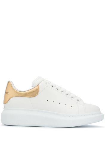 Alexander McQueen Oversized-Sneakers im Metallic-Look - Weiß