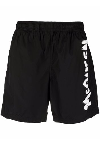 Alexander McQueen Badeshorts mit Logo-Print - Schwarz