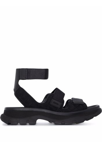 Alexander McQueen Tread flat sandals - Schwarz