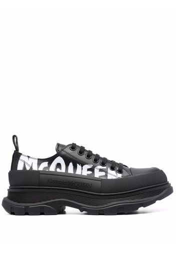 Alexander McQueen logo-print low-top sneakers - Schwarz