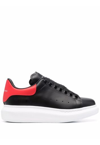 Alexander McQueen oversize lace-up sneakers - Schwarz