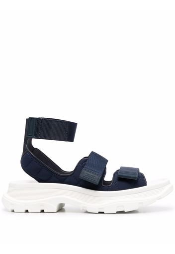 Alexander McQueen chunky touch-strap sandals - Blau