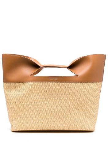 Alexander McQueen The Bow straw-woven tote bag - Nude