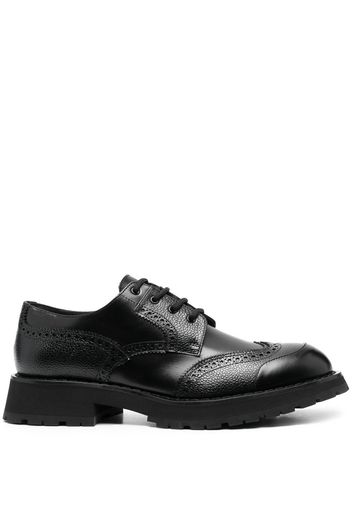 Alexander McQueen polished lace-up fastening brogues - Schwarz